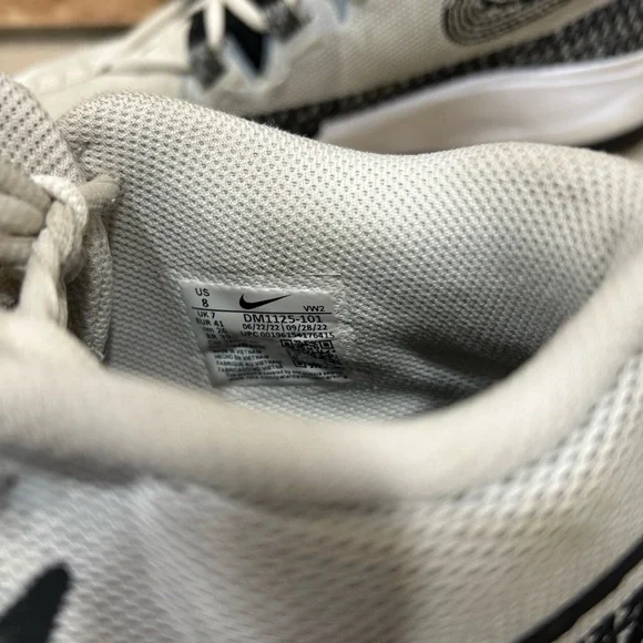 Nike Kyrie Flytrap 6 VI Sneakers White/Black DM1125-101 women’s size 9.5 Men's 8 - Picture 5 of 5